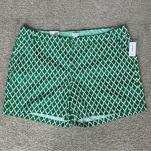 NWT Sexy Smart Green and White Shorts with Geometric Pattern with 7” inseam